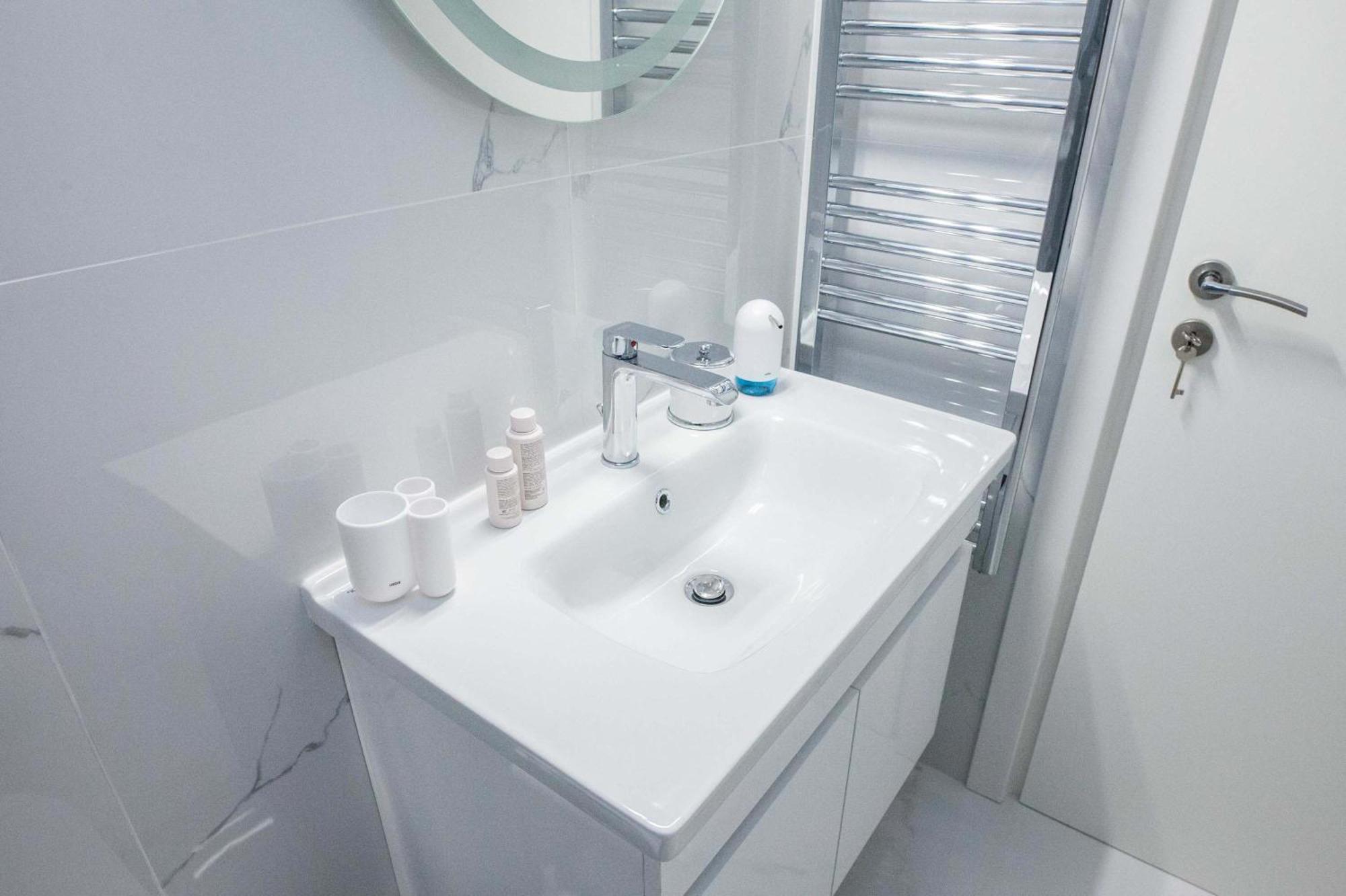 Central 2 Bd Apt With Balcony By Monastiraki Atenas Exterior foto