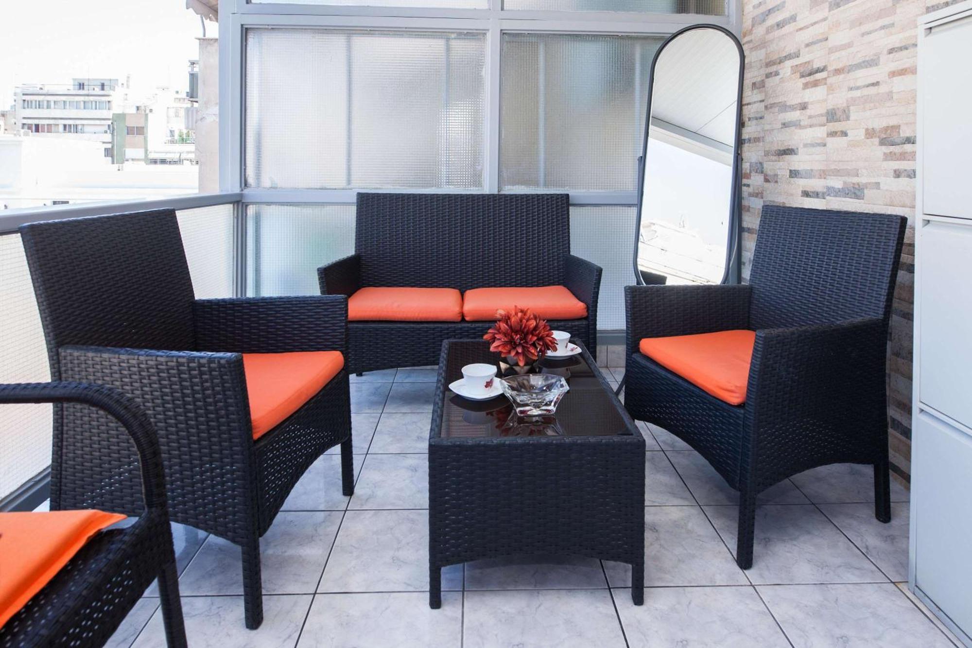 Central 2 Bd Apt With Balcony By Monastiraki Atenas Exterior foto