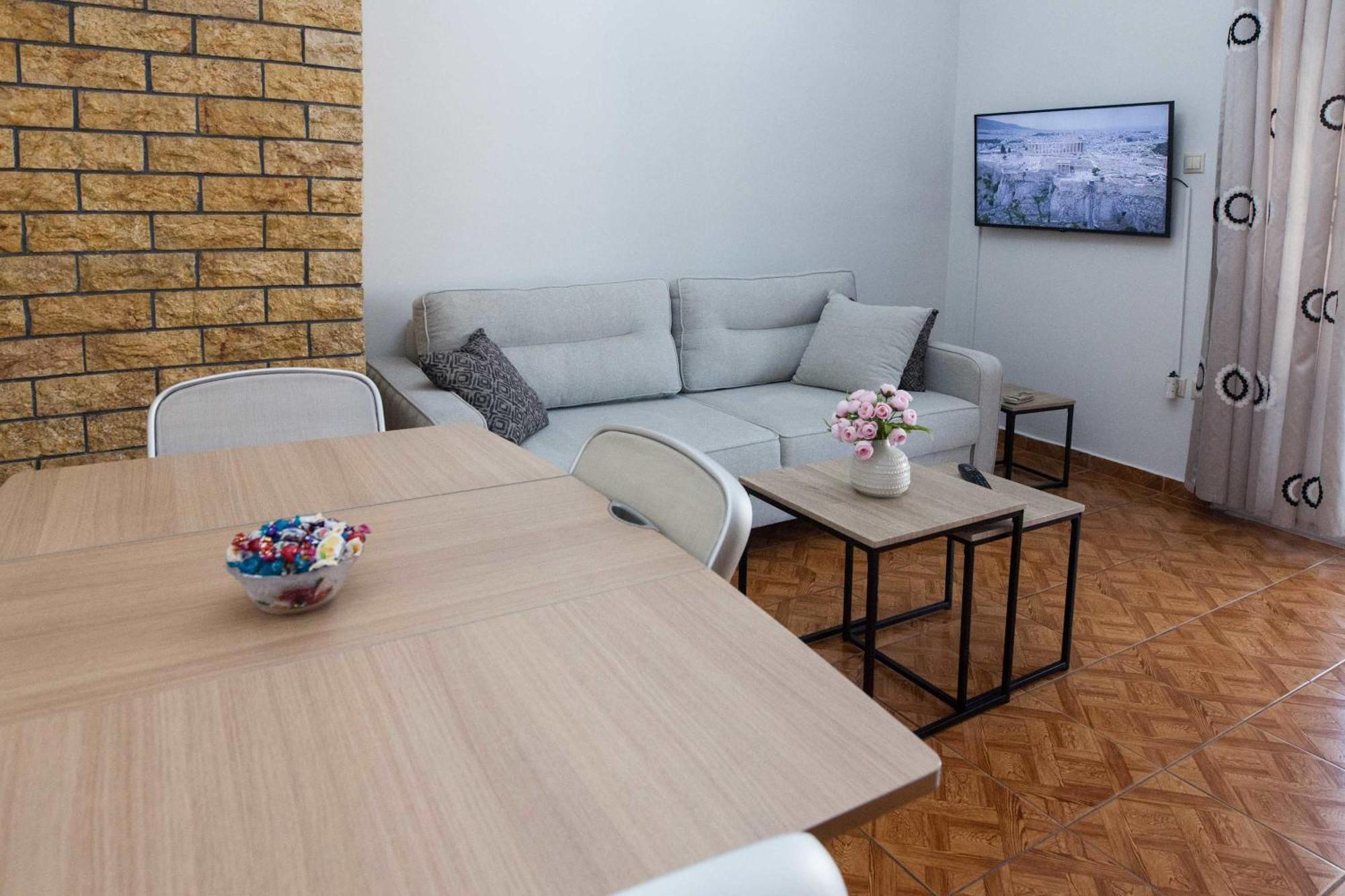 Central 2 Bd Apt With Balcony By Monastiraki Atenas Exterior foto