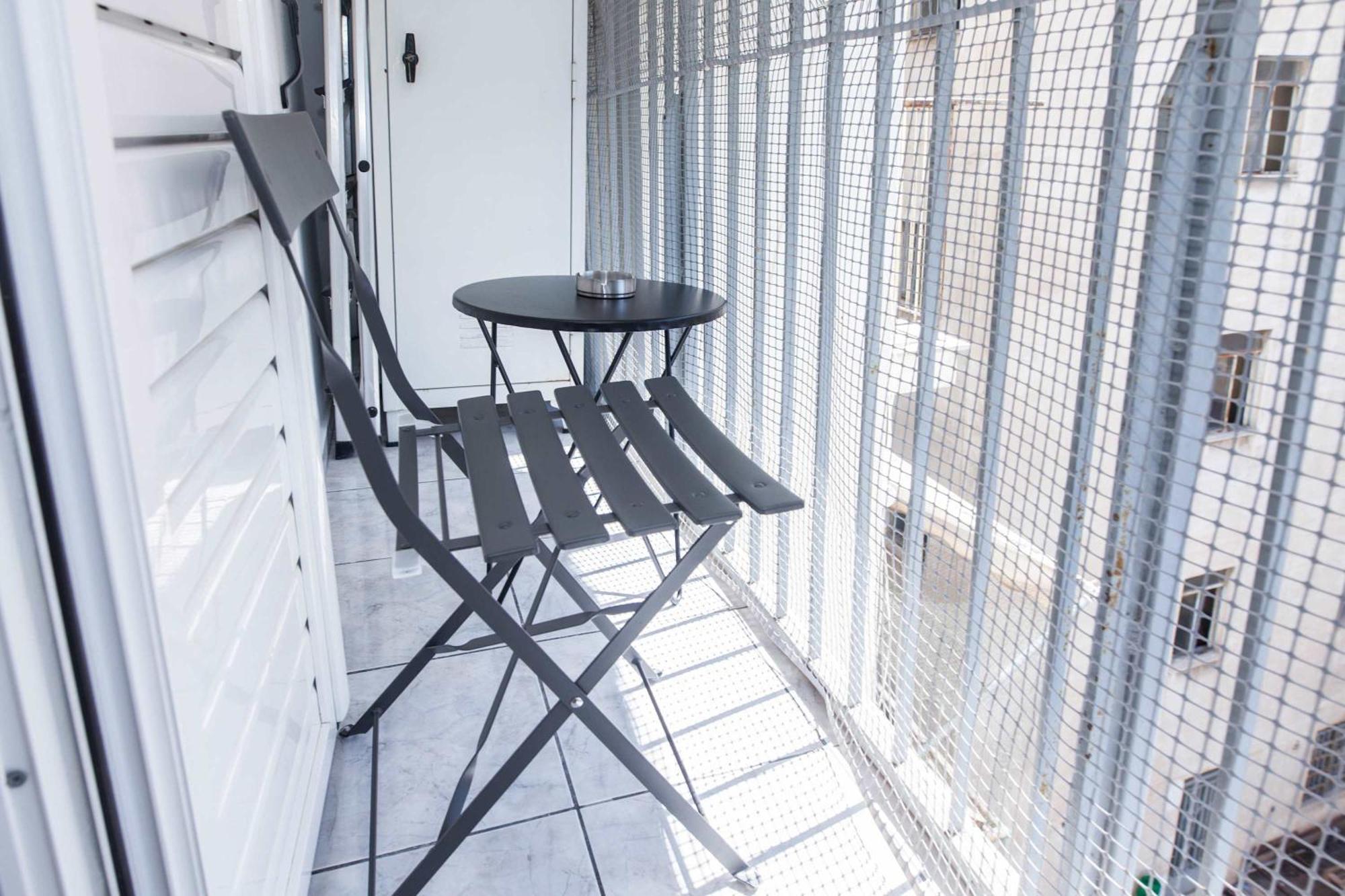 Central 2 Bd Apt With Balcony By Monastiraki Atenas Exterior foto