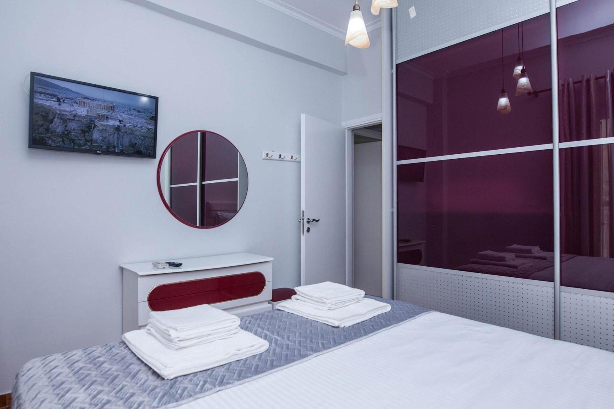 Central 2 Bd Apt With Balcony By Monastiraki Atenas Exterior foto