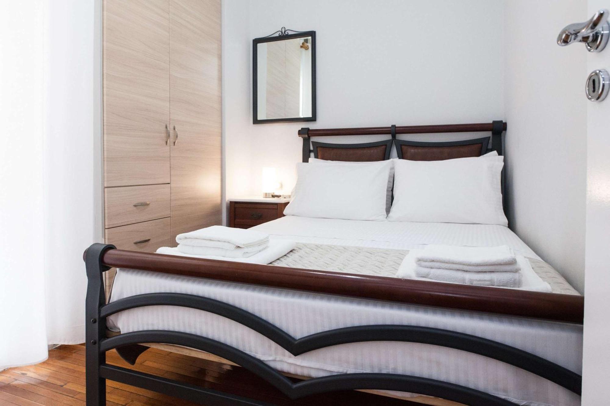 Central 2 Bd Apt With Balcony By Monastiraki Atenas Exterior foto