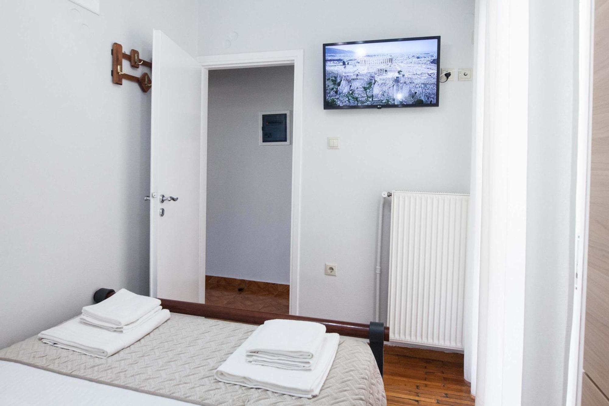 Central 2 Bd Apt With Balcony By Monastiraki Atenas Exterior foto
