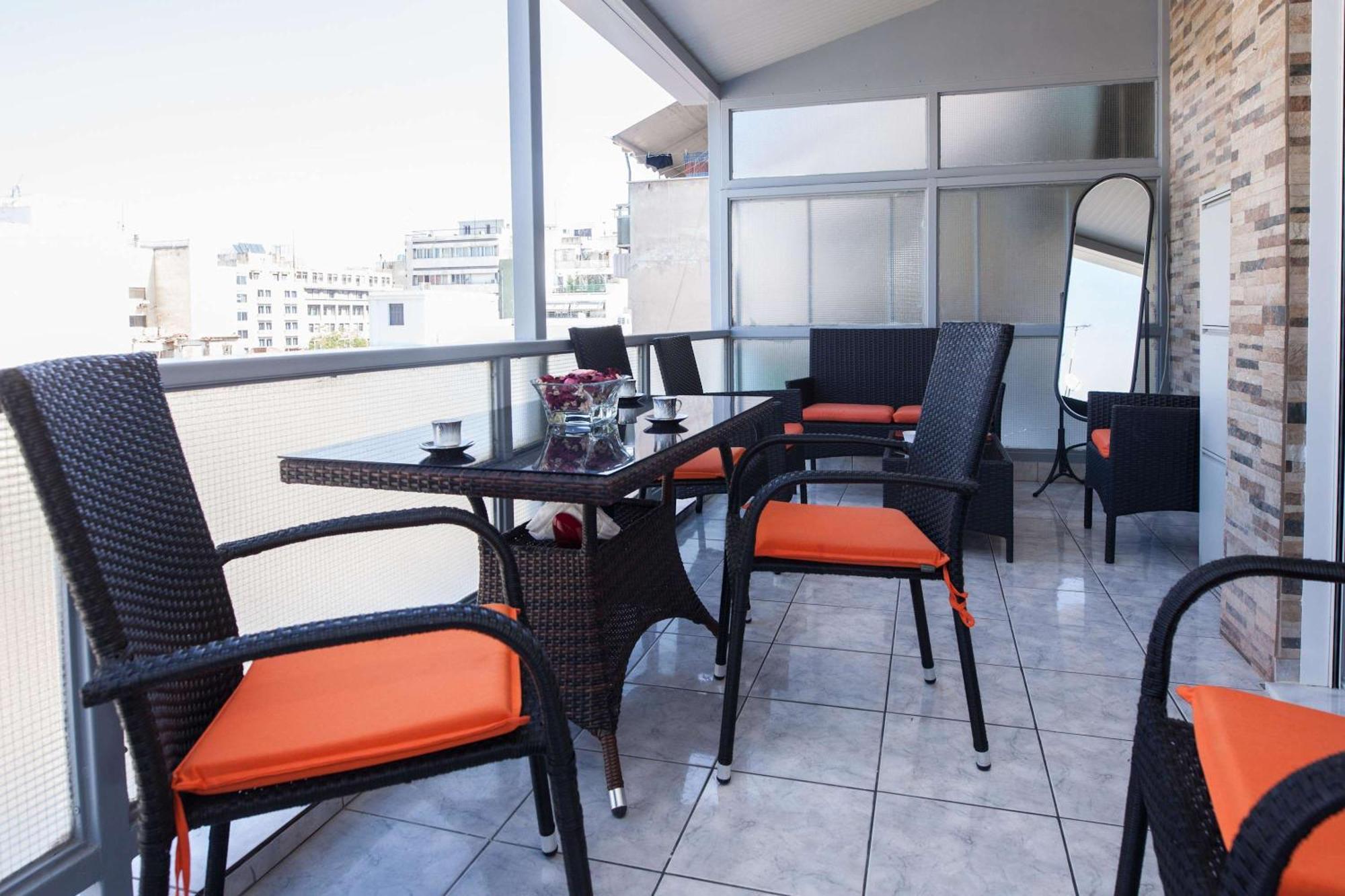 Central 2 Bd Apt With Balcony By Monastiraki Atenas Exterior foto
