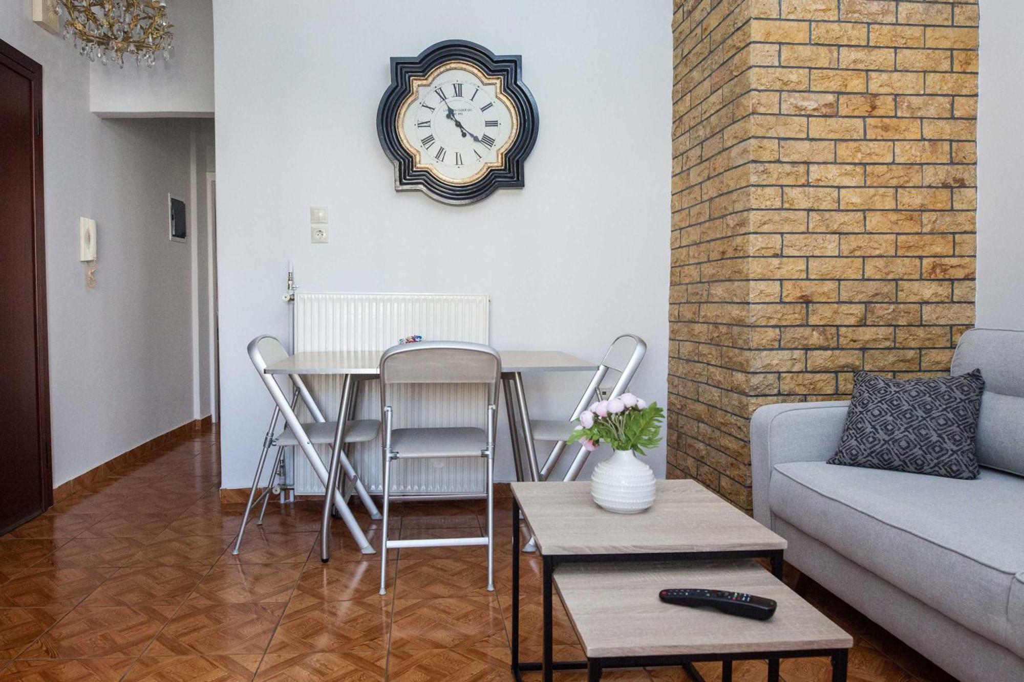 Central 2 Bd Apt With Balcony By Monastiraki Atenas Exterior foto