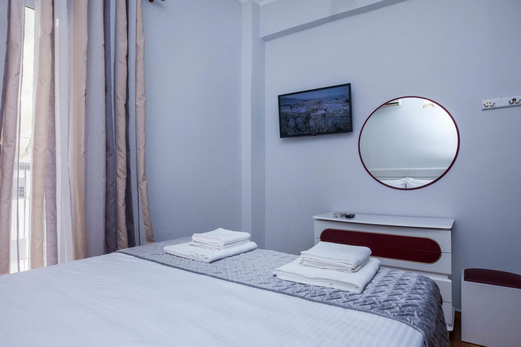 Central 2 Bd Apt With Balcony By Monastiraki Atenas Exterior foto