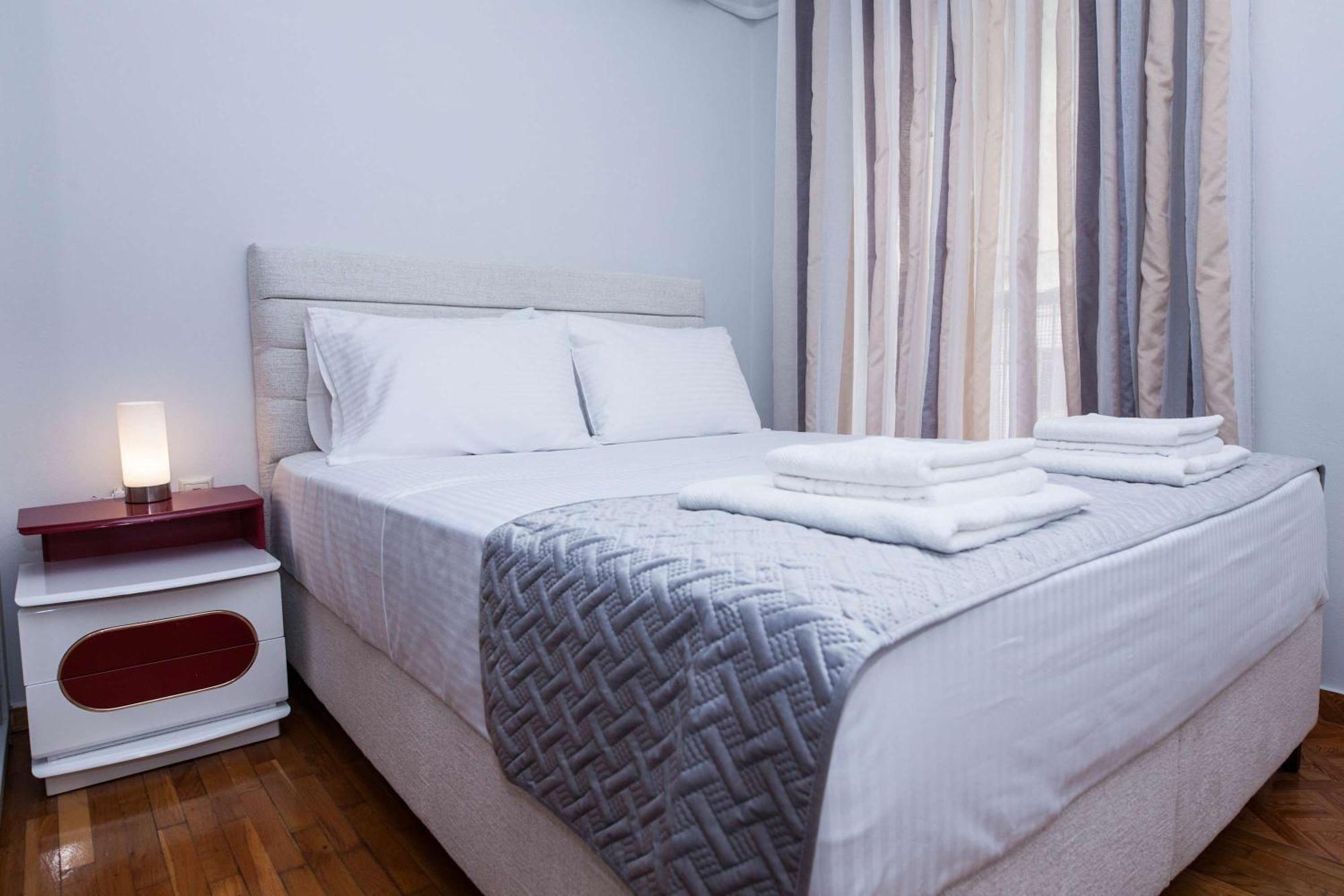 Central 2 Bd Apt With Balcony By Monastiraki Atenas Exterior foto
